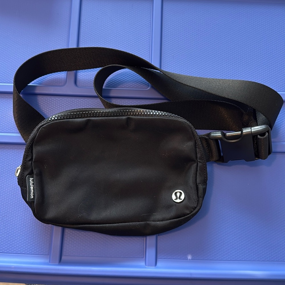 Lululemon Belt Bag (used once)